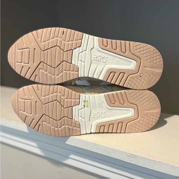 ASICS GEL LYTE CLASSIC Pink Cream Running Shoes Womens Sz. 9.5 1202A306 - Picture 8 of 9